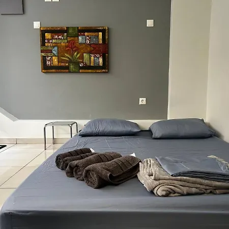 Apartment Central Renovated Studio